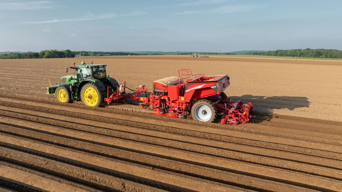 Bild: Die PRIOS 440 als Beet-Variante kann sowohl in separierten als auch in vorgefrästen Beeten eingesetzt werden. (©GRIMME)